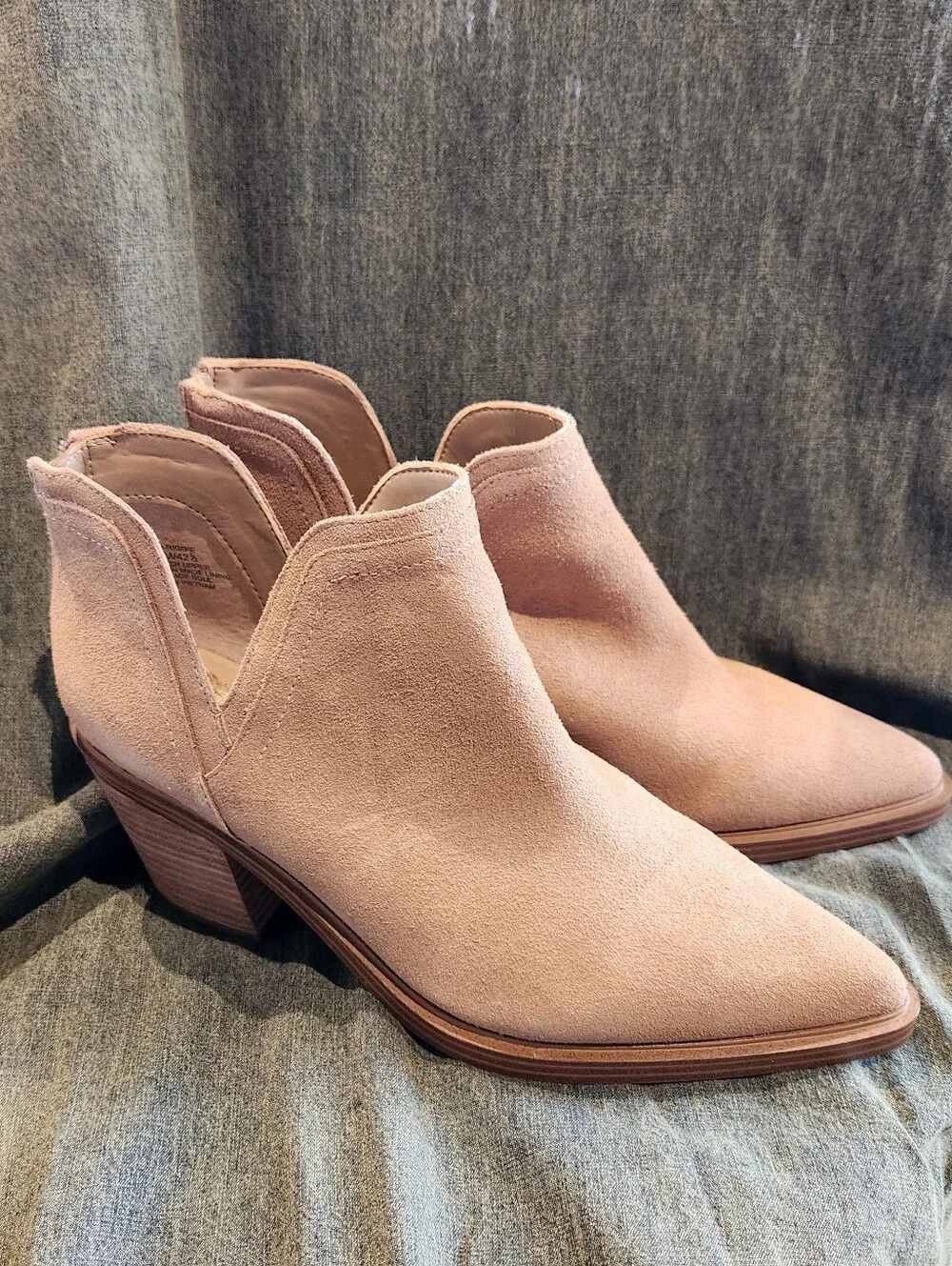 VINCE CAMUTO Tortilla Suede Ankle Boots